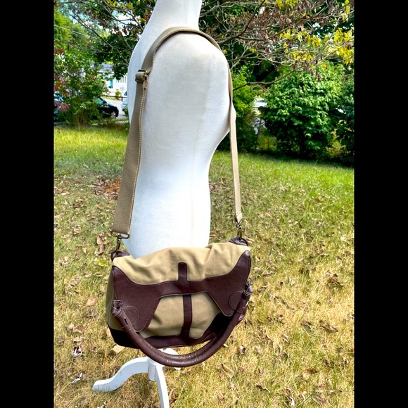 Vera Wang’s Simply Vera Canvas Fold Over Crossbody Hobo Shoulder Bag